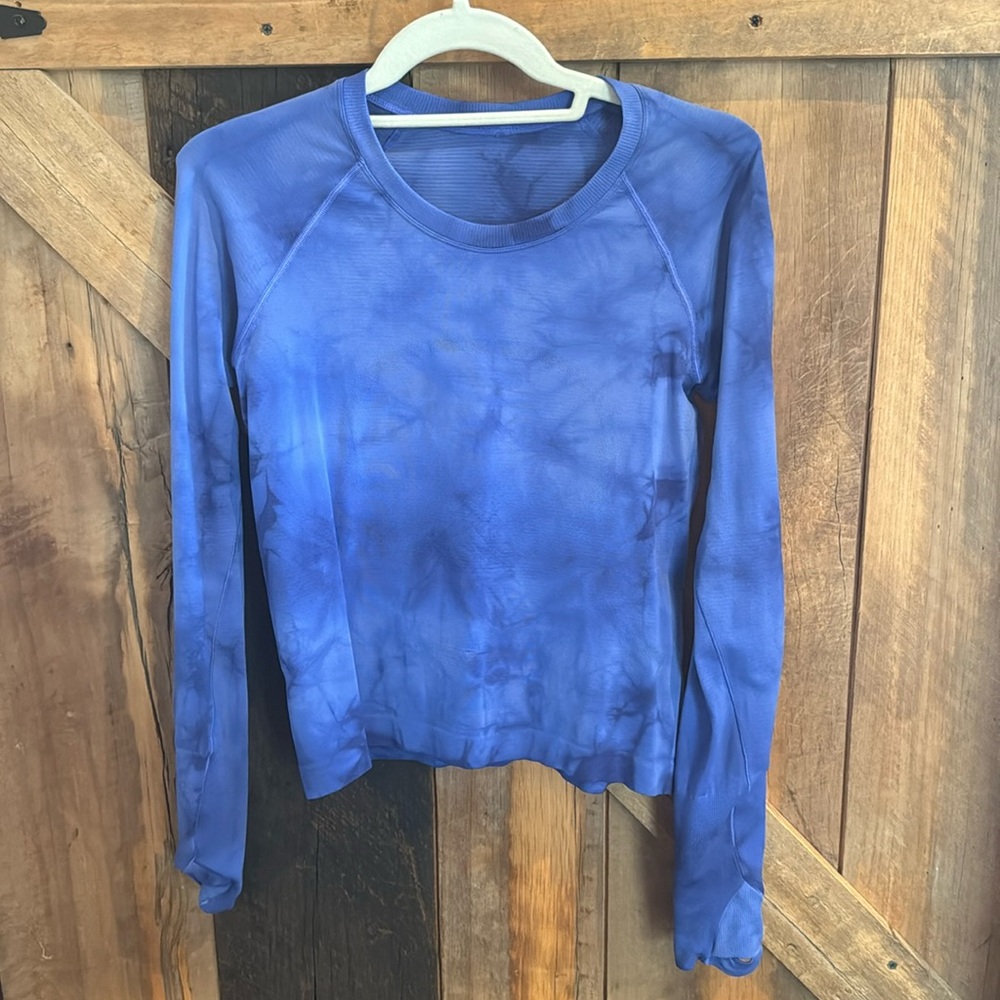 Lululemon blue crop top
